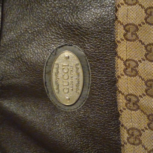 Is a medium size Gucci jacket and I can't fit it no more - Picture 3 of 5